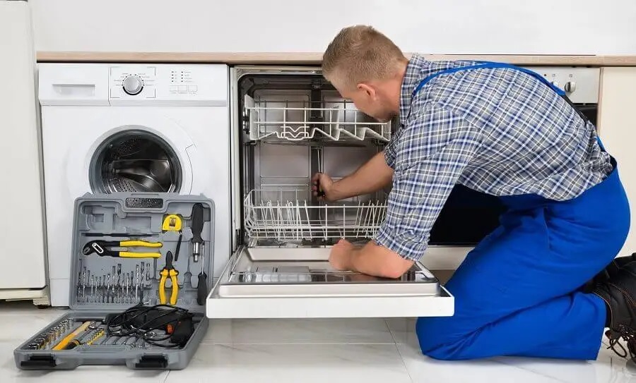 Yenimahalle Beko servisi teknisyen ekibi beyaz eşya tamiri yaparken